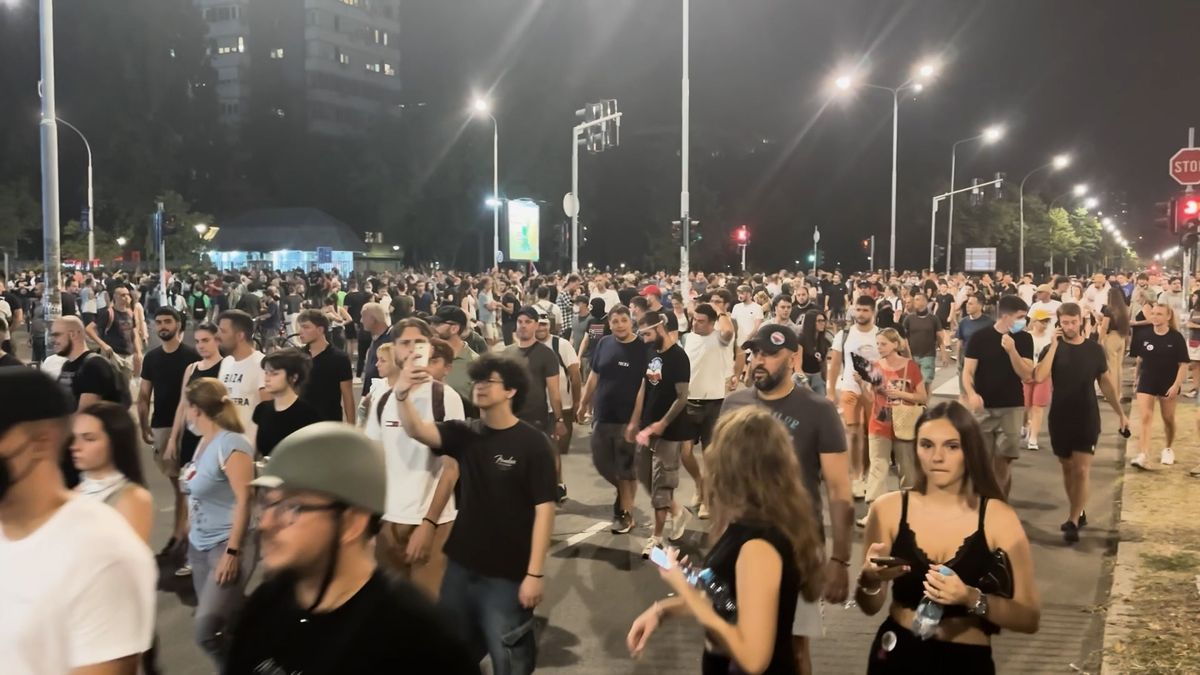 Krev, plameny a slzný plyn. Srbsko se dusí pod tíhou protestů