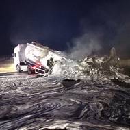 Hasilo se pěnou. Ta se následně roztekla po komunikaci.