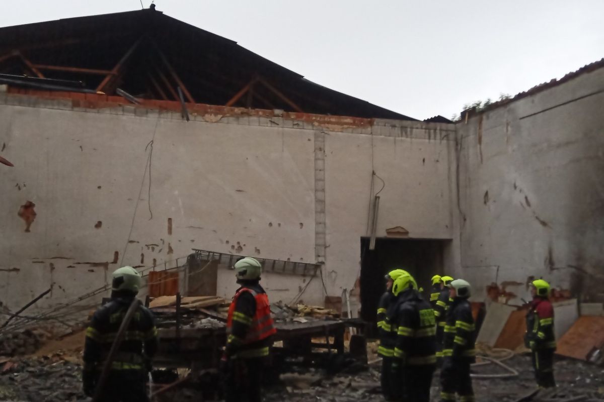 Na Českobudějovicku shořel sklad zemědělských strojů