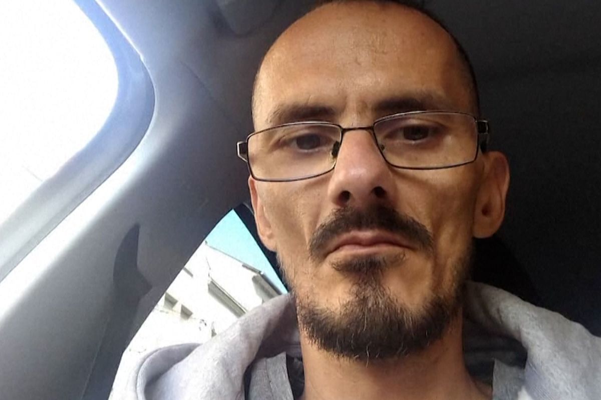 Francouzský influencer zemřel v přímém přenosu po dvanácti dnech týrání a ponižování