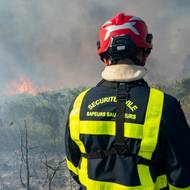 Evakuováno bylo několik vesnic v oblasti.