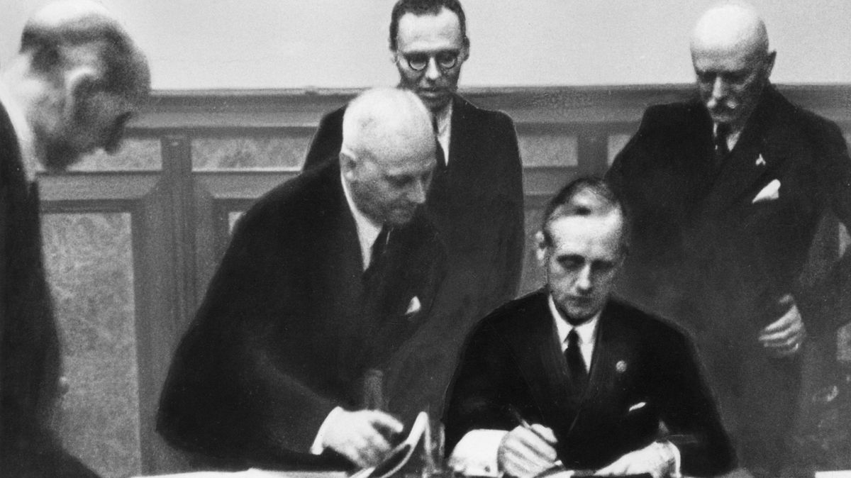 Jak si Stalin s Hitlerem dělili východní Evropu: Tajně a cynicky