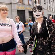 Na průvod dohlíží několik stovek policistů, kteří zatím nezaznamenali žádné konflikty.