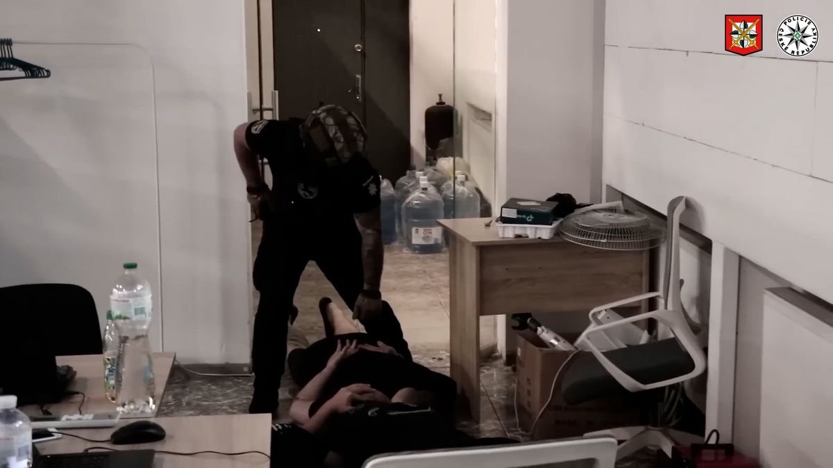 Další razie na Ukrajině: To jsem ještě neviděl, zíral český policista na dokonalé podvodné call-centrum