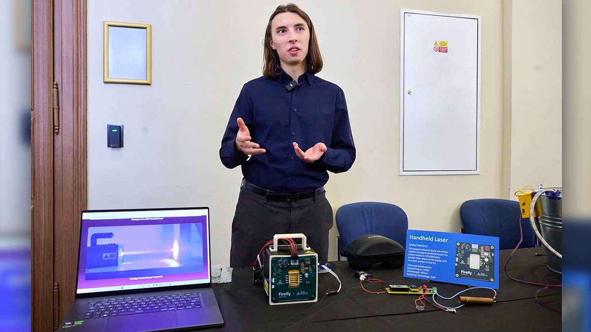 Mimo laboratoř zakázáno. Student ČVUT vyvinul nejsilnější přenosný laser v Evropě