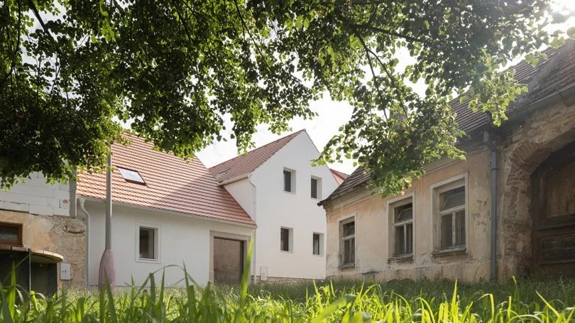 Cenu Architekt roku 2025 mohou získat autoři Automatických mlýnů v Pardubicích i Domu Na Kozině