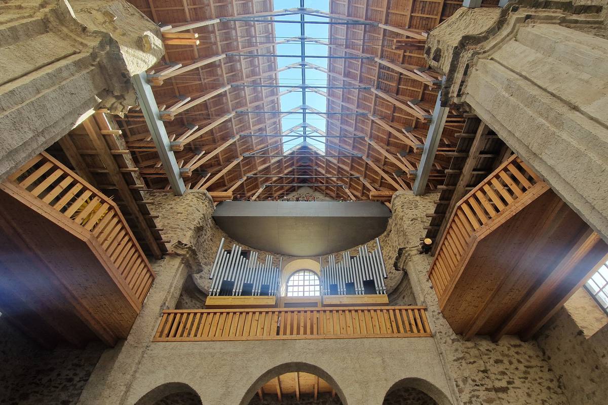 Pohled na kůr v poutním kostele Nanebevzetí Panny Marie.