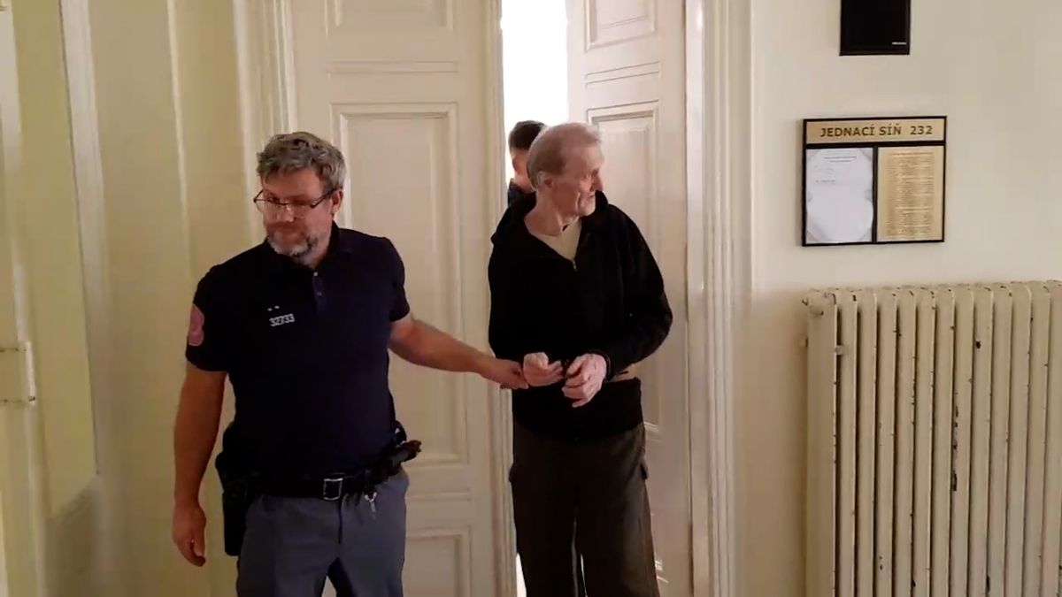 Sousedovi v Praze rozmlátil obličej boxerem, protože bouchl dveřmi. Vyfasoval devět let