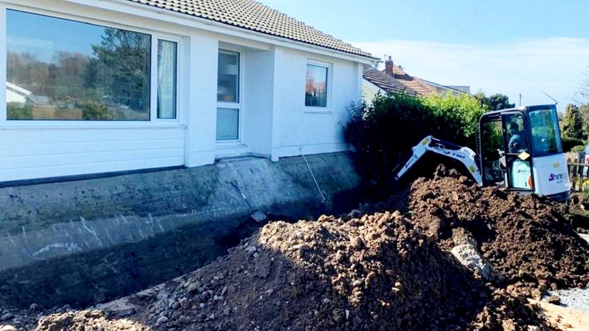 Britský pár objevil pod svým domem na ostrově Guernsey nacistický bunkr