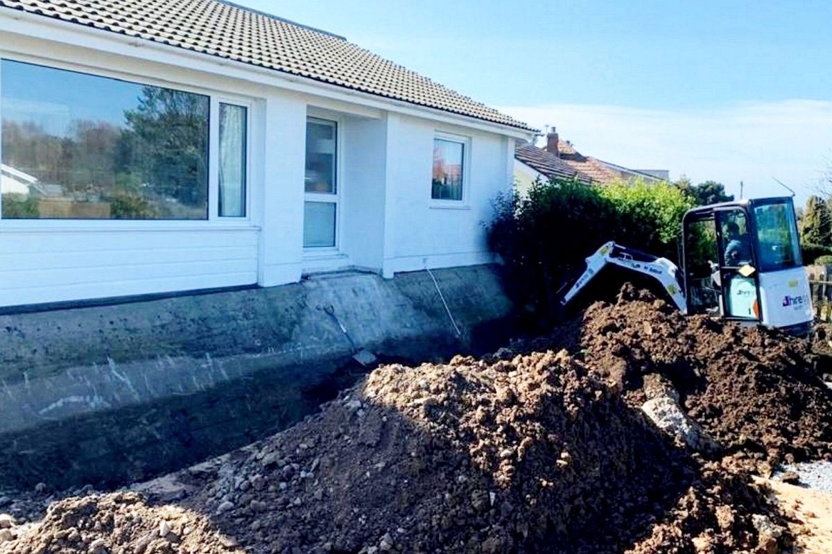 Britský pár objevil pod svým domem na ostrově Guernsey nacistický bunkr