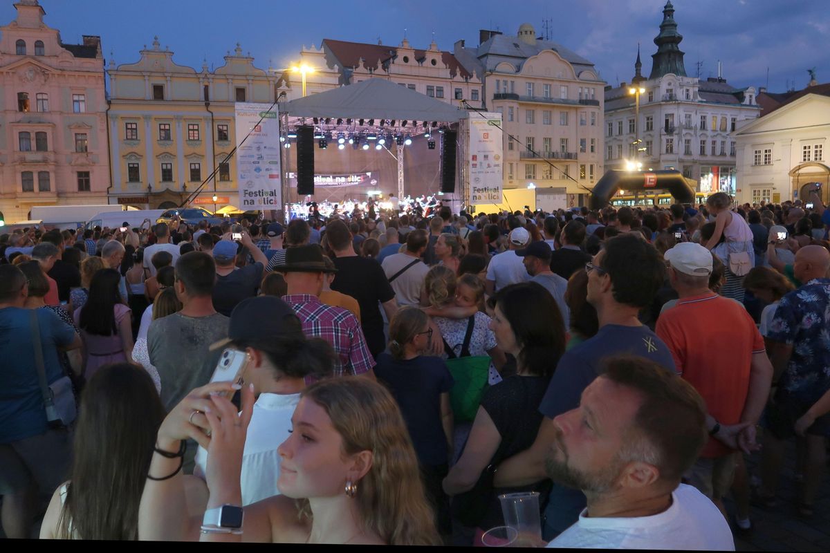 Filharmonici, olympionici i bojovníci s gravitací. Plzeň si osladí konec léta řadou festivalů