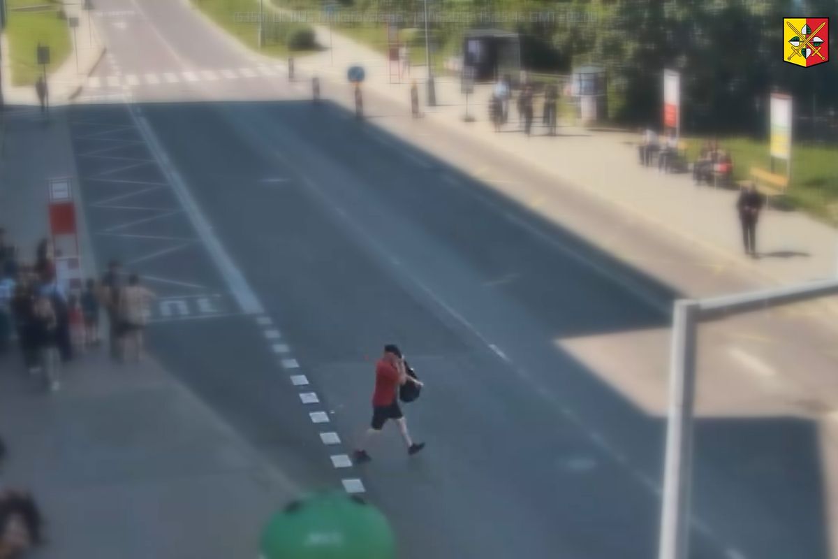 Hádka u metra skončila pobodáním, útočníka hledá policie