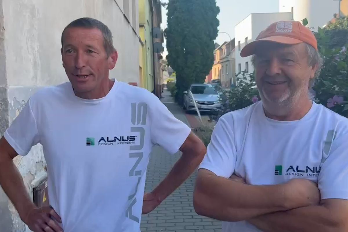 Komedie v Břeclavi: Řemeslníci požadují po zásahu police u Jiřikovského svůj vercajk