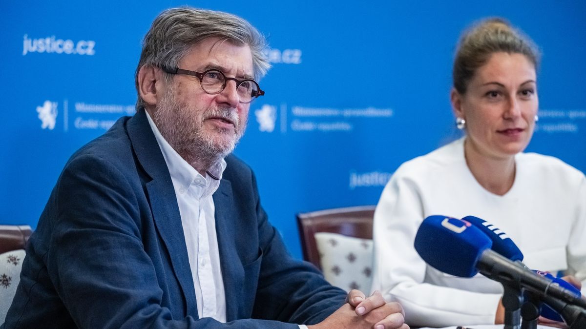 Za co získal Uhlíř 160 tisíc? Ministerstvo zveřejnilo účet