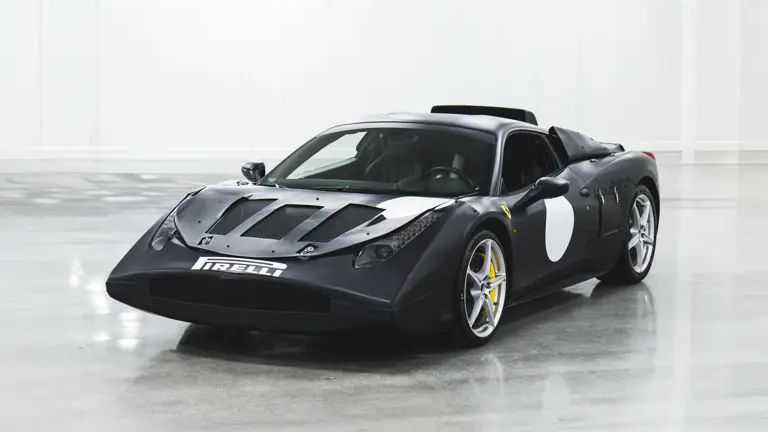 Frankensteinovo monstrum od Ferrari. Do aukce míří zvláštní prototyp