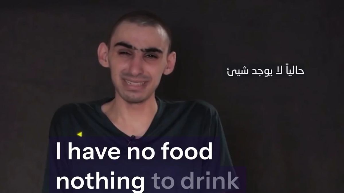 „Zlomili ho.“ Palestinský islámský džihád zveřejnil video se zuboženým a mučeným izraelským rukojmím