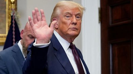 Trump k Rusku poslal jaderné ponorky. Kvůli Medvěděvovi