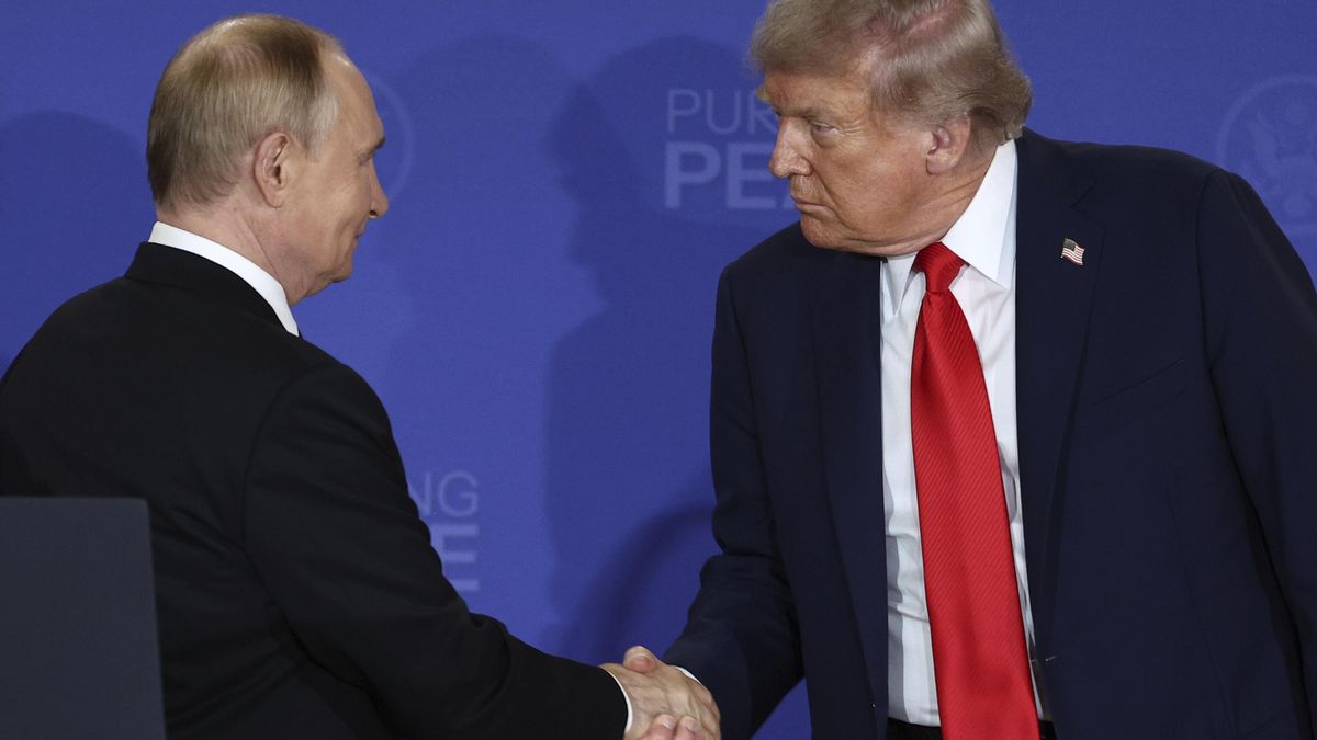 Trump chce v pátek uspořádat summit mezi ním, Putinem a Zelenským