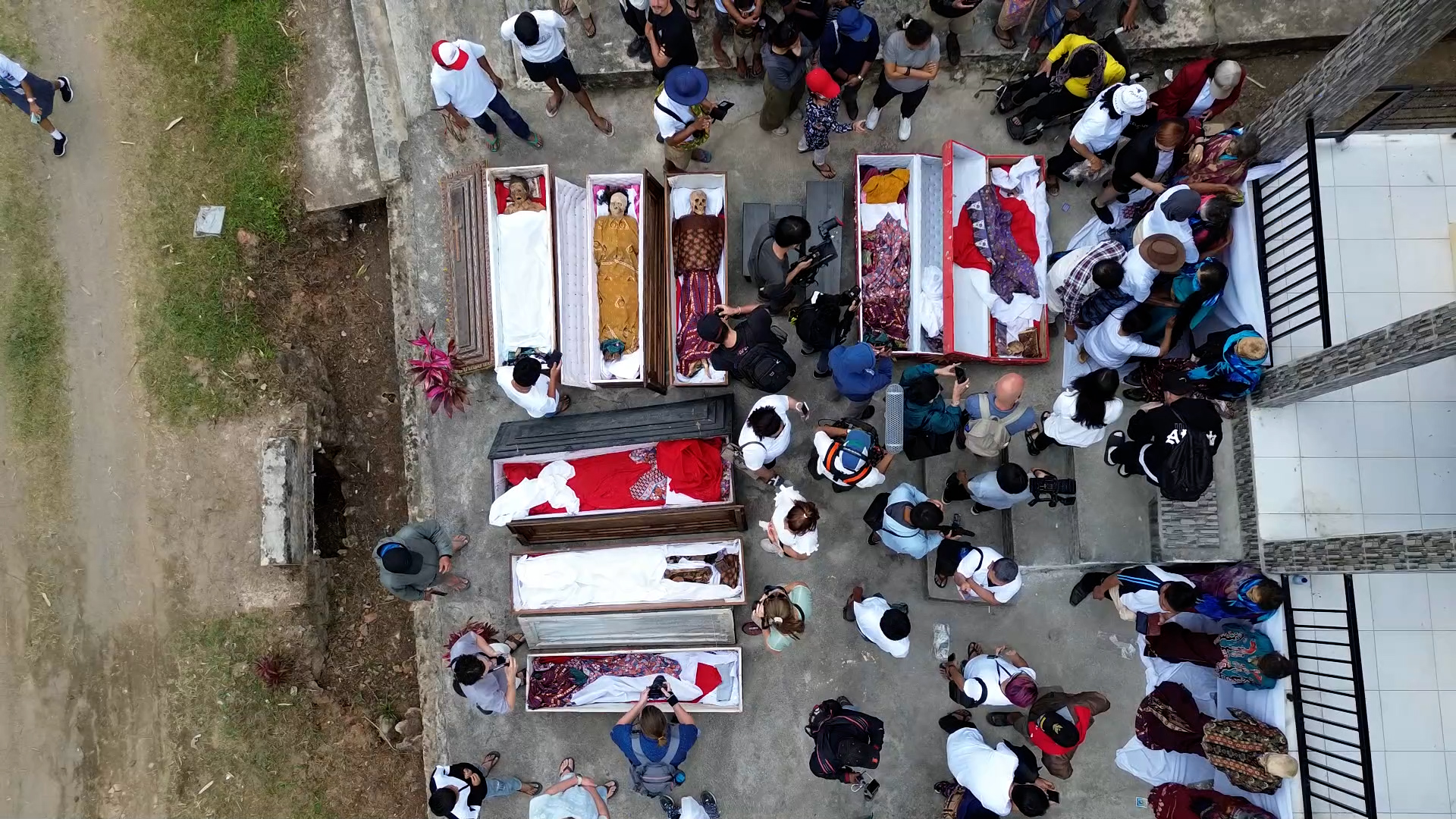 Navštívili jsme místo, kde vytahují mrtvé z rakví