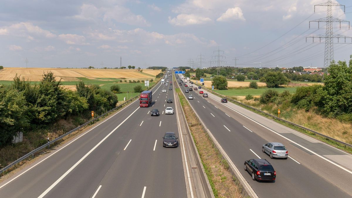 Řidič v Německu překročil rychlost o rekordních 200 km/h, čeká ho mastná pokuta