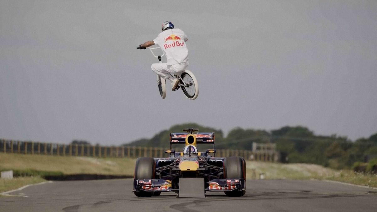 Nejděsivější věc v životě, okomentoval Skot přeskok jedoucí formule na BMX kole