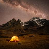 Spaní v horách pod hvězdnou oblohou je očistné.