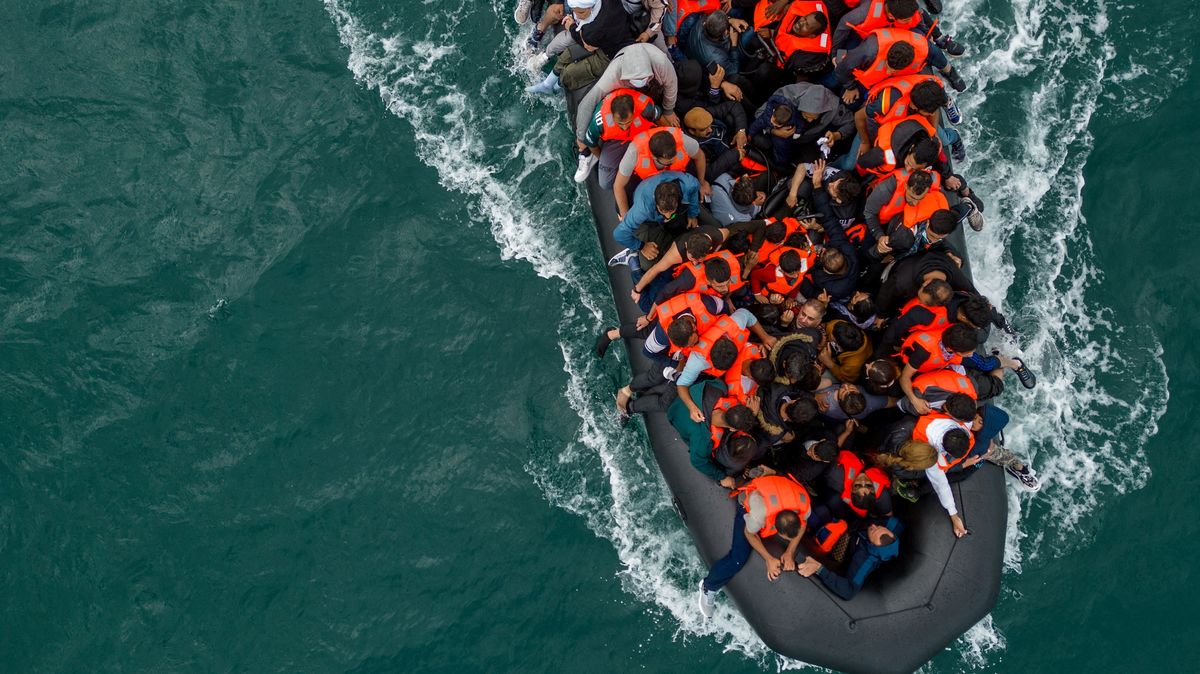 Evropě hrozí invaze migrantů, varuje Řecko. Poslalo válečné lodě k Libyi