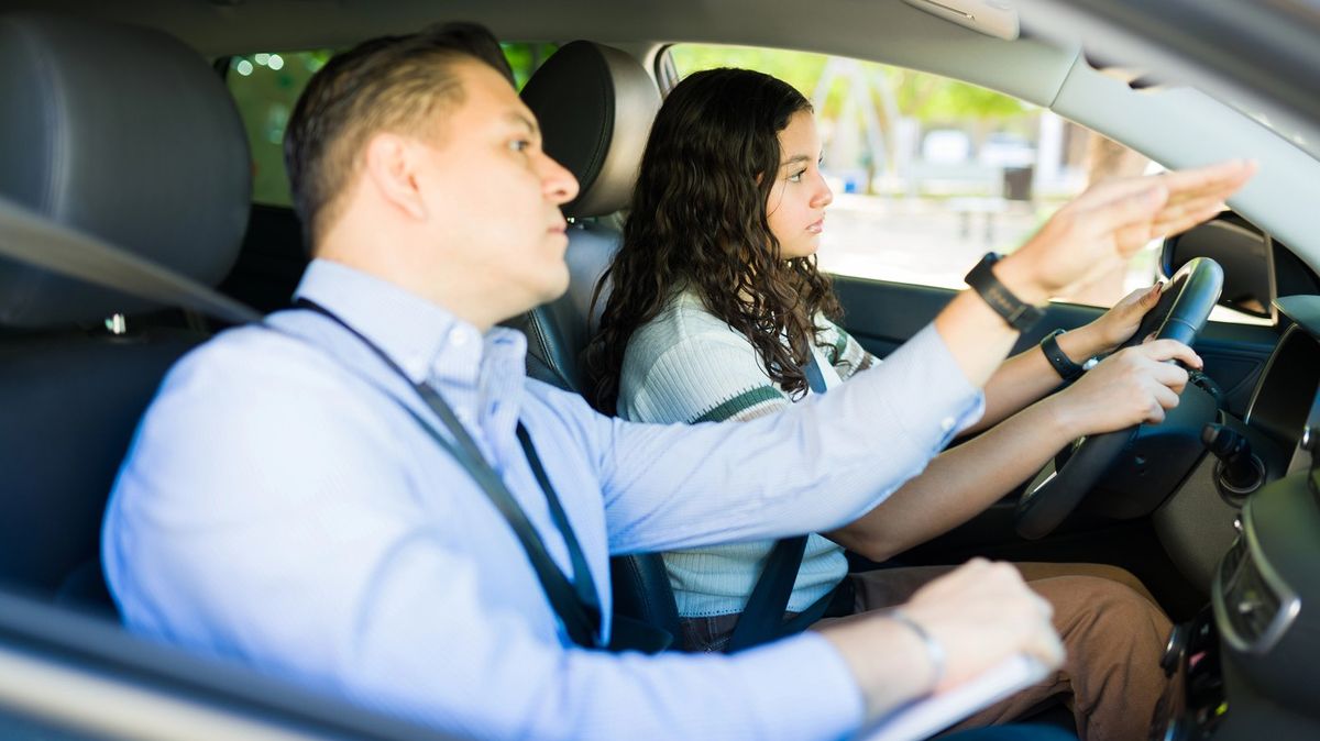 Asociace autoškol pořádá zdarma kurzy pro mentory neplnoletých řidičů, zatím je deset termínů