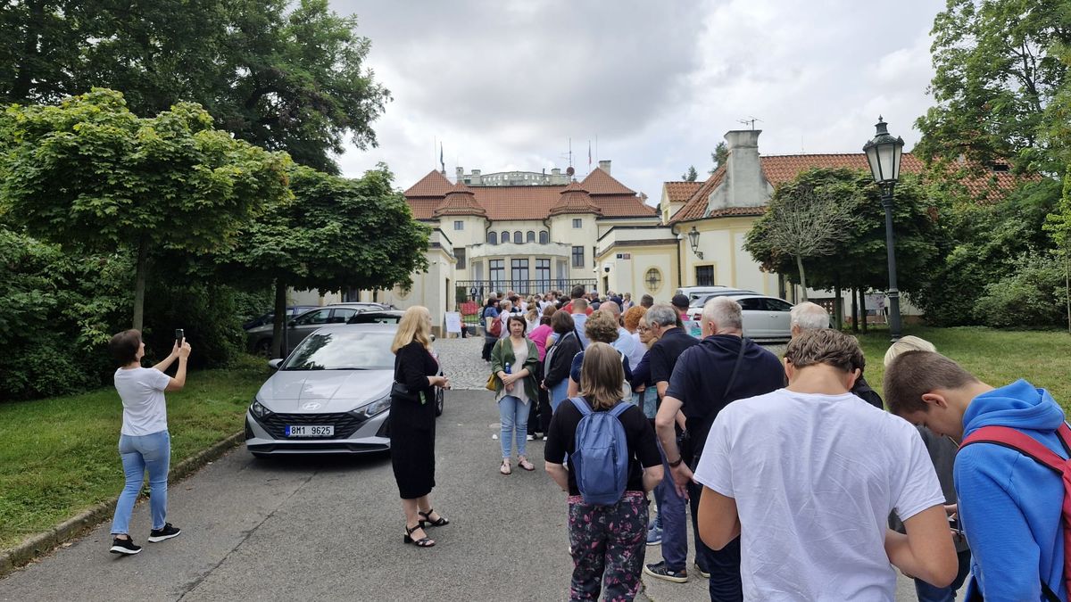 Kramářova vila otevřela brány veřejnosti, návštěvníci si prohlédli i pracovnu předsedy vlády