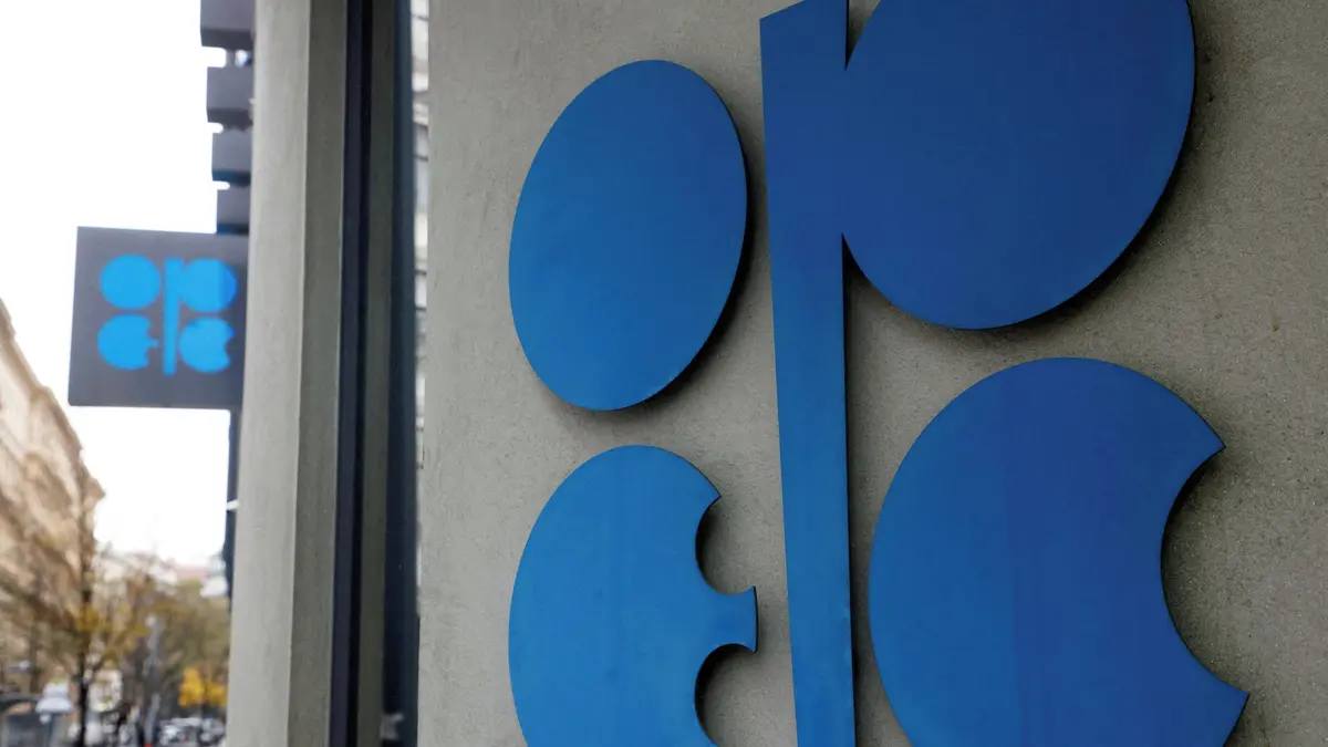 Problémy kartelu OPEC mohou přinést levnější benzín a naftu