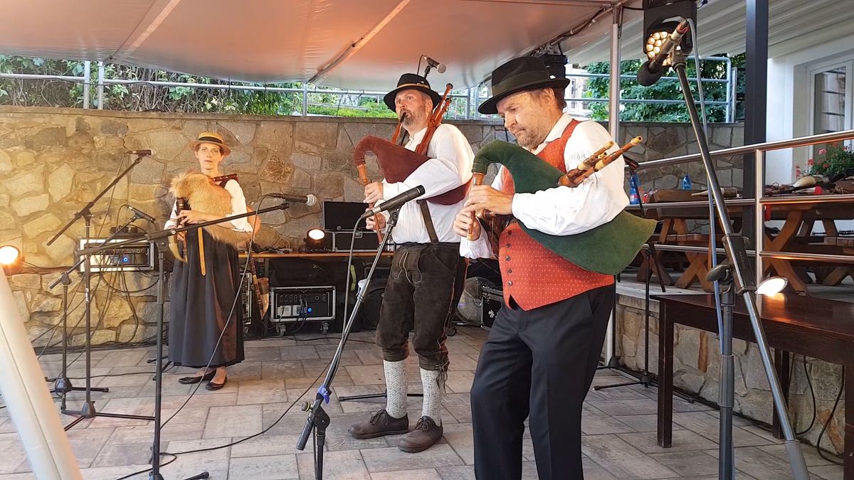 Na Brněnsku proběhl folklórní festival. Zahráli dudáci ze Slovenska či Řecka