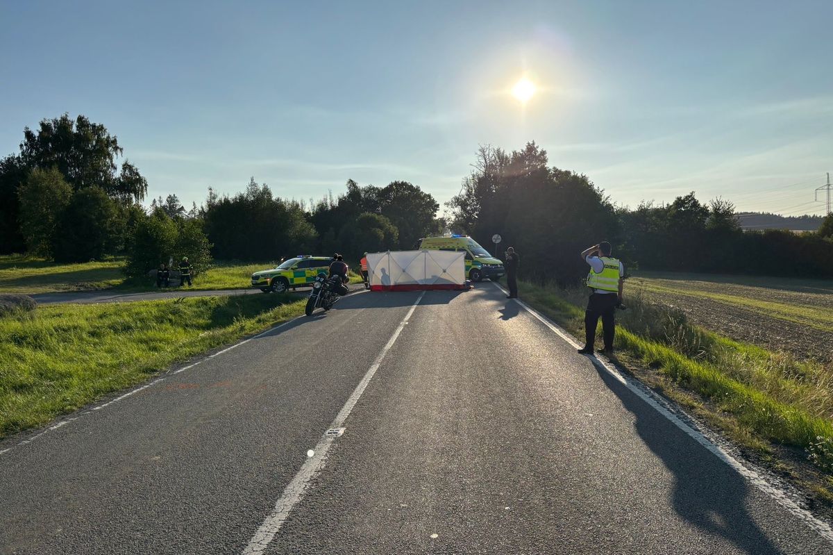Tragická nehoda na Chrudimsku, řidička motocyklu nedobrzdila kolonu