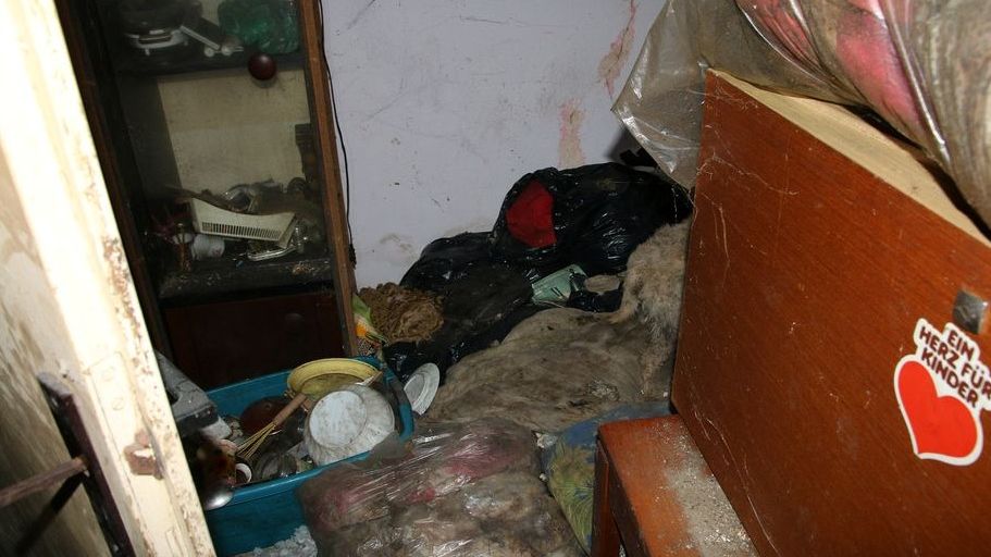 Matka týrala postiženou dceru, ta kvůli zanedbání péče zemřela. Ženě hrozí 12 let
