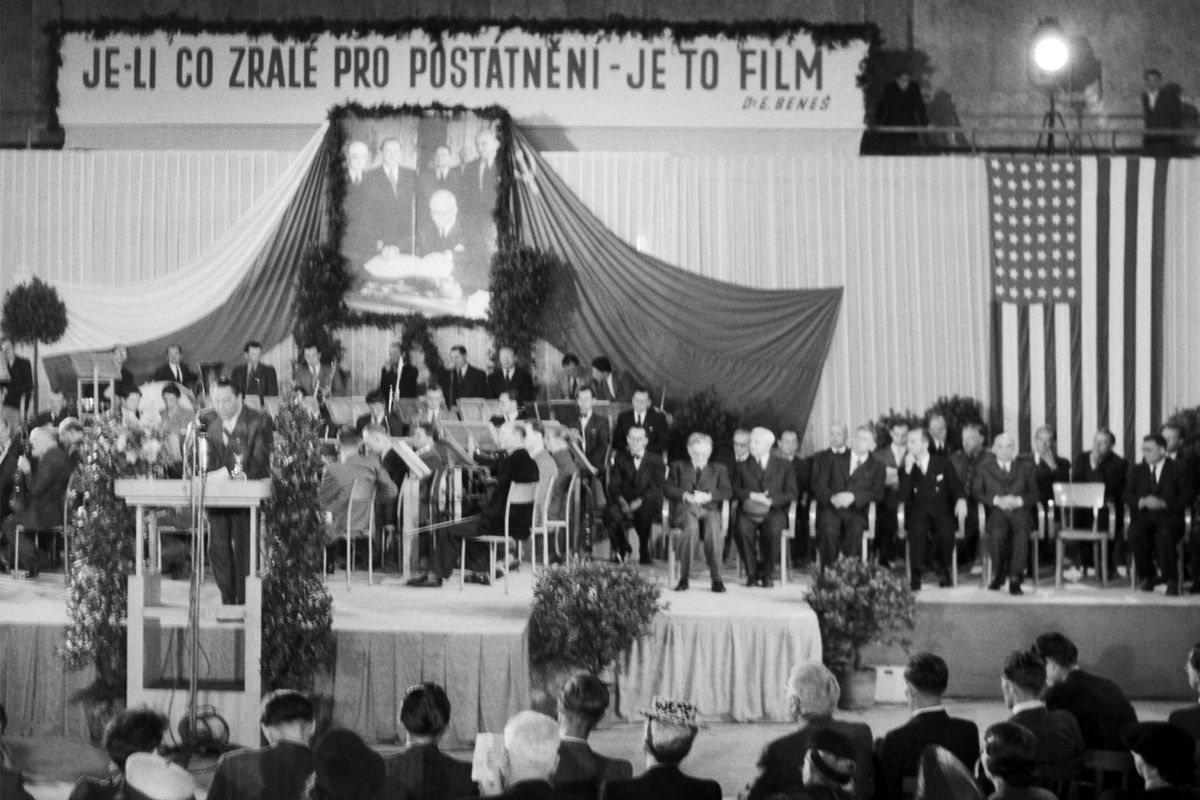 Znárodníme to všechno! Jak měl zestátněný český film dělat čest republice