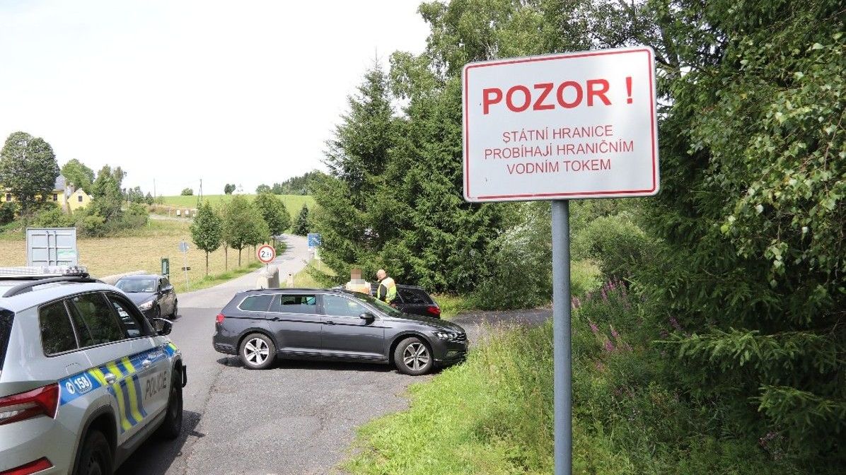 Nelegální cesta Iráčanů do Německa skončila na hranici na Chomutovsku, řidič putoval do vazby