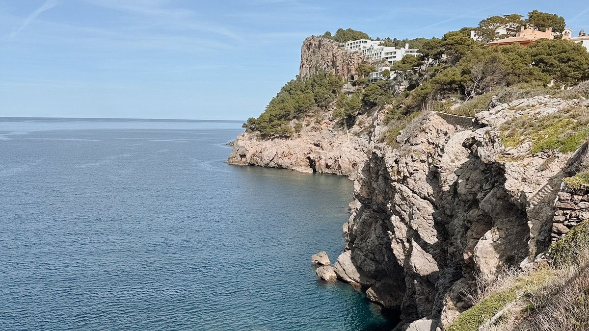 Malé letadlo se u Mallorcy zřítilo do moře. Pilot se synem nepřežili