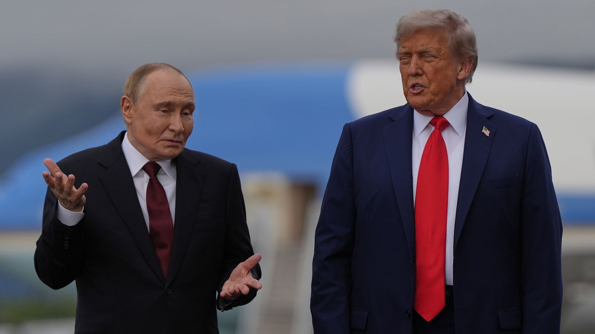 FOTO: Trump a Putin přiletěli na Aljašku