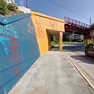 Mural vznikající na železničním mostě v Havlíčkově ulici v Jihlavě.