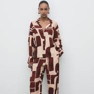 Košile s geometrickým vzorem, 899 Kč, splývavé kalhoty, 999 Kč, Mango