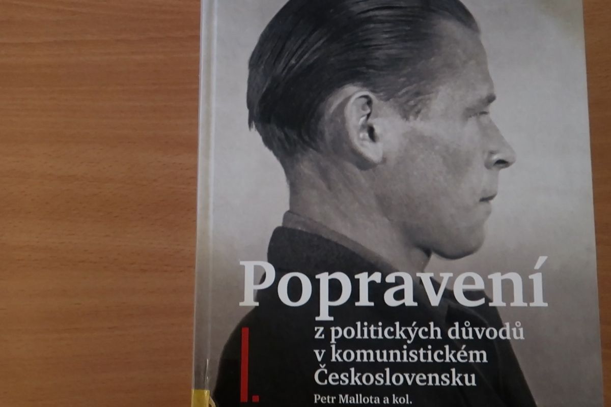 Pětadvacet minut na oprátce. Osudy politických vězňů popravených v Československu v jedné knize