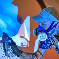 Martin Fendrych musel často při sprejování používat také masku.