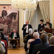 První zkoumání provedli historici v přímém přenosu.