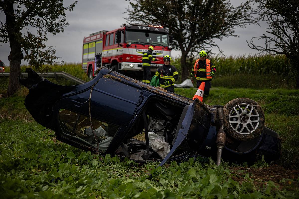 V havarovaném voze naštěstí jel pouze řidič.
