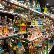 Pesimismus, rozpaky, chtíč i osmdesátiprocentní ukecanost nabízejí lahvičky v Kinterově Big Bang Baru.