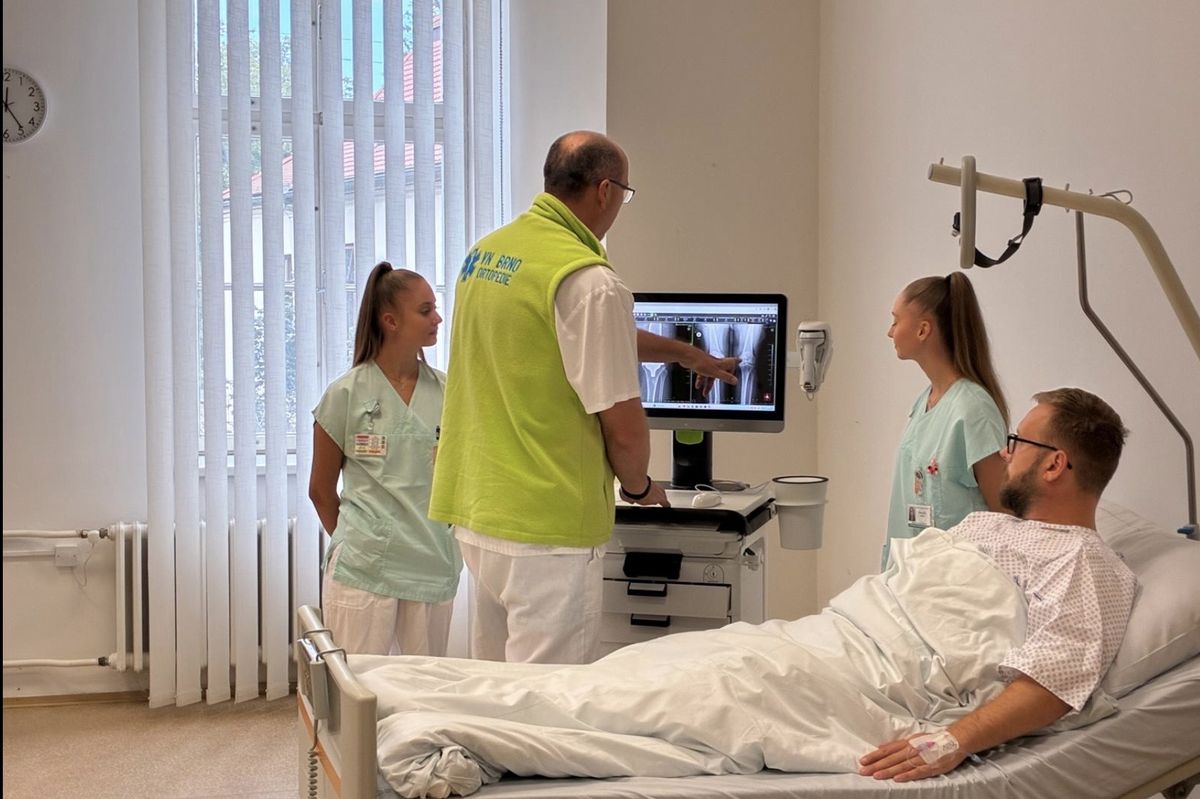 Pražský lékař bude operovat přes internet v Brně. Telechirurgie má změnit svět lékařství