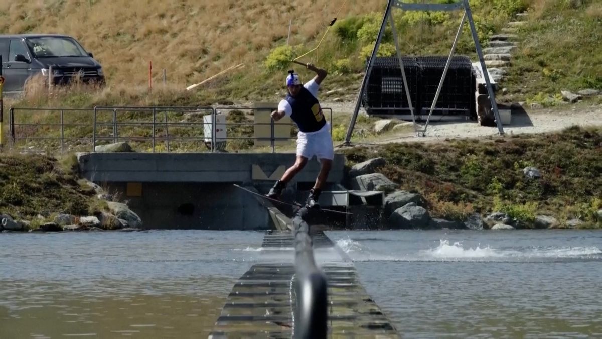 Na 113. pokus to vyšlo. Wakeboardista překonal rail delší než fotbalové hřiště