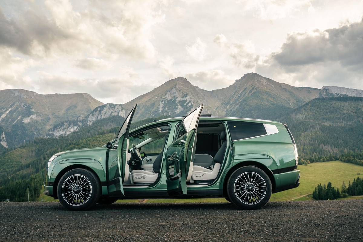 Na délku měří přes 5 metrů a nabízí až sedm míst.