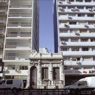 Festival nabídne i několik snímků z prostředí Latinské Ameriky. Unforgettable Montevideo se zabývá vývojem hlavního města Uruguaye a jeho architektonickým dědictvím. 