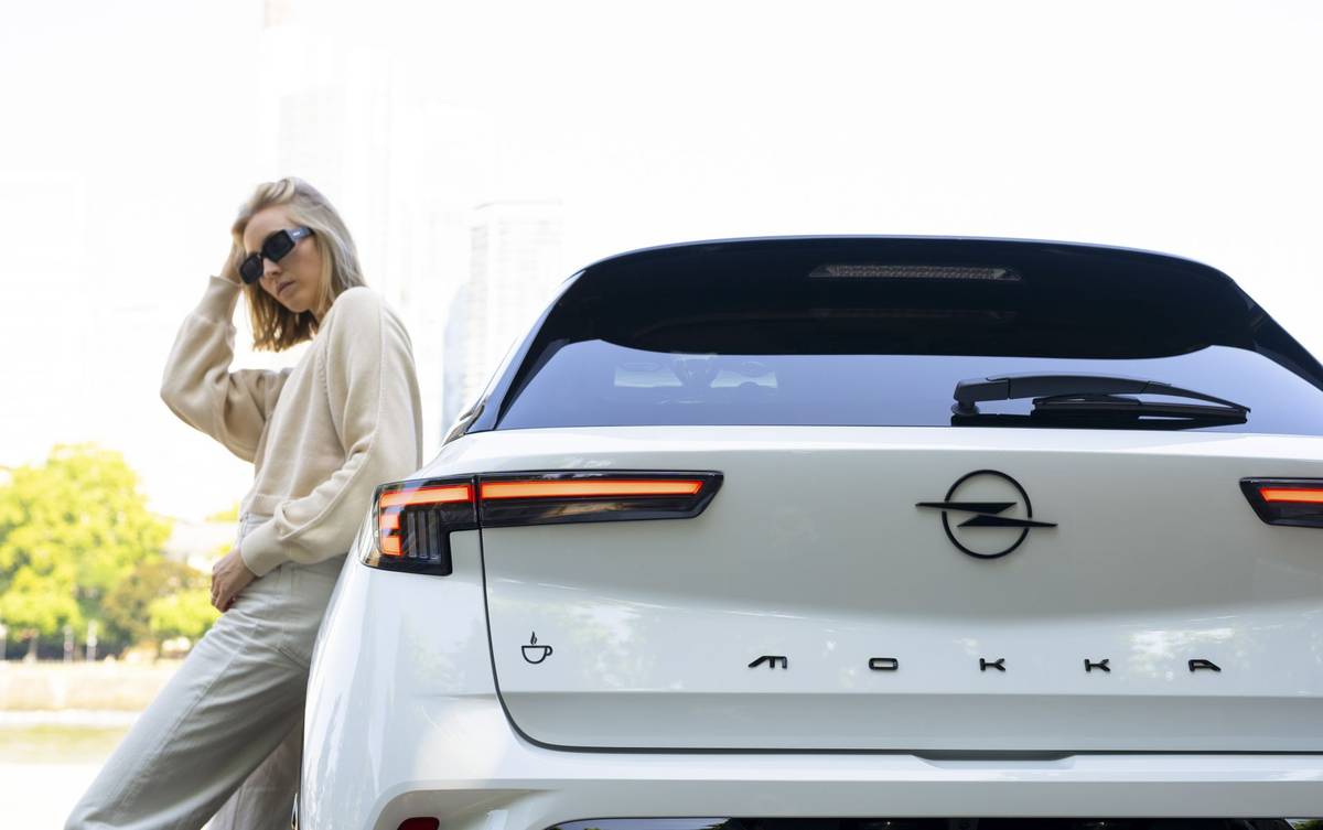 Nestandardní verzi prozrazuje logo na pátých dveřích