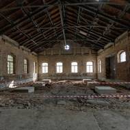 Z budovy přiléhající k věži bude kongresový sál. V jeho okolí pak vznikne spousta vodních prvků. 